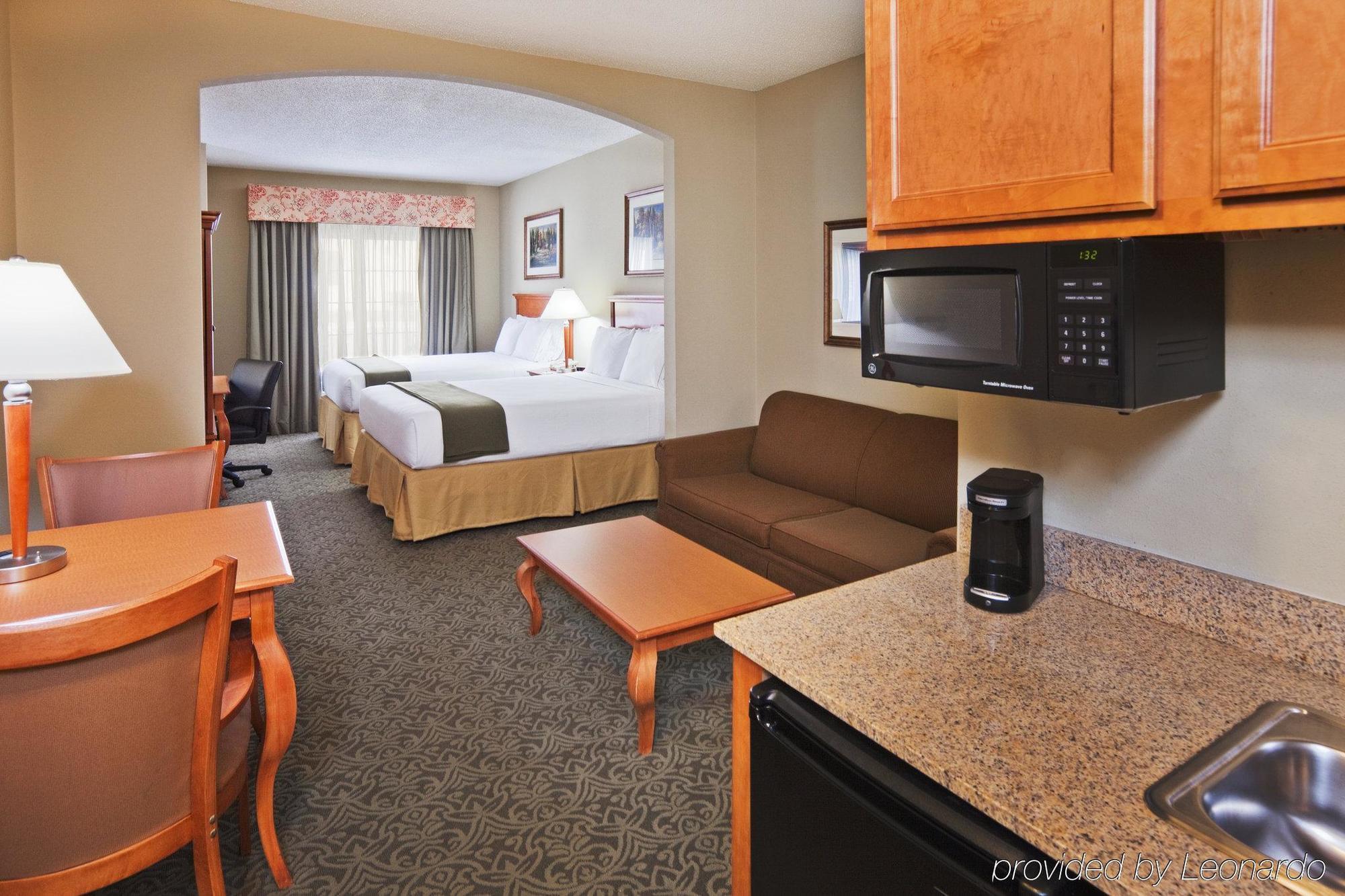 Holiday Inn Express Hotel & Suites Lawton-Fort Sill By Ihg Стая снимка