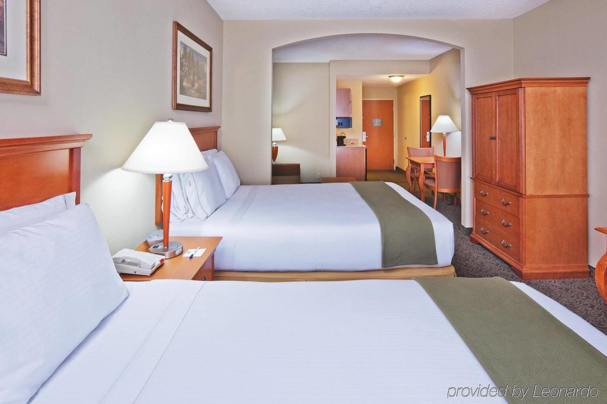 Holiday Inn Express Hotel & Suites Lawton-Fort Sill By Ihg Стая снимка